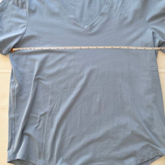 lululemon Love V-Neck T-Shirt Women’s Size 10 Soft Short Sleeve Classic Tee - Picture 6 of 8